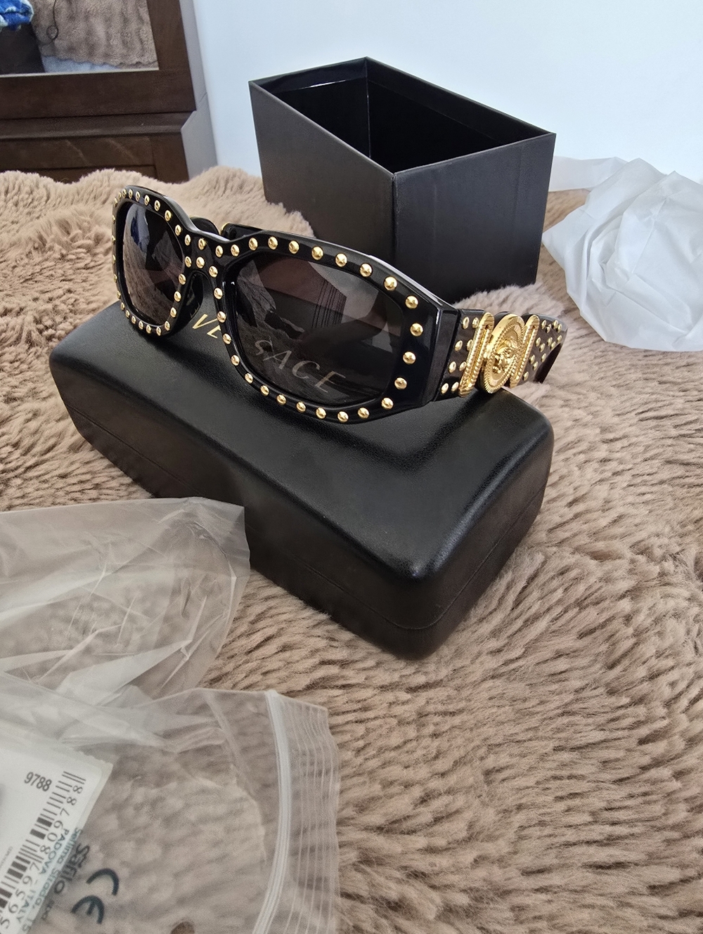 New Versace 0ve4361 Gold Studded Sunglasses Unisex - Picture 3 of 10